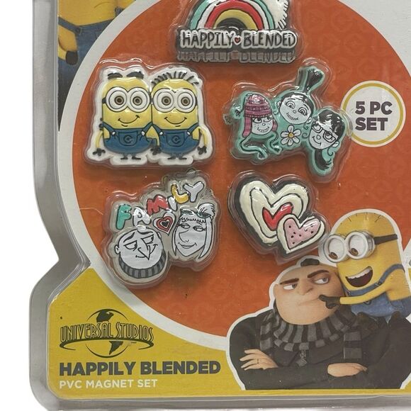 Universal Studios Despicable Me 3 Happily Blended PVC Magnet Set New - Picture 3 of 8